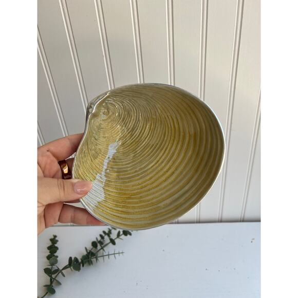 Mariposa Metal Clam Shell Dish | Handcrafted Enamel Painted Coastal Decor - Picture 3 of 8